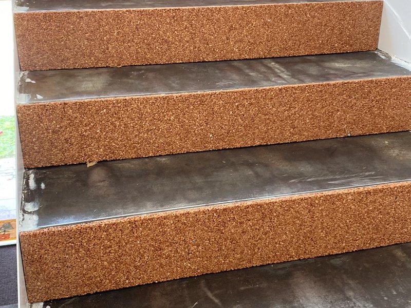 Mramorovy kamenný koberec Floros na schody, realizácia Boršice
