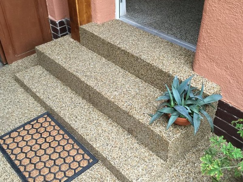 Riečny kamenný koberec River na schody, realizácia Rohatec